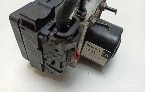 Skoda Octavia Mk2 (1Z) ABS Pump 1K0907379AK 1K0614117S