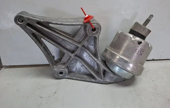 Opel Vectra B Gearbox mounting bracket S27612734 90498429