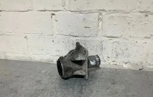 BMW 5 F10 F11 Driveshaft support bearing 7588950