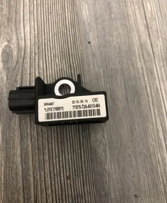 Honda CR-V Airbag deployment crash/impact sensor 77975T2AA010M4 5WK44627
