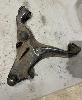 Mitsubishi Pajero Front lower control arm/wishbone