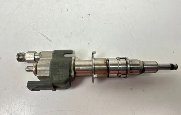 BMW 3 E90 E91 Fuel injector 10181010