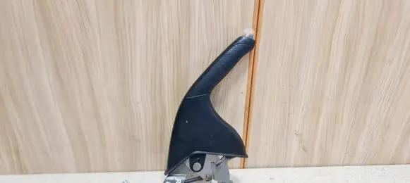 Handbrake/parking brake lever assembly