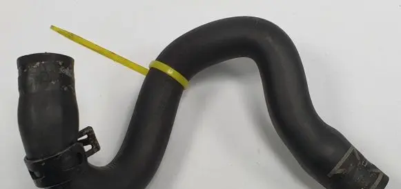 Volkswagen PASSAT B5.5 Engine coolant pipe/hose 3B0121109D