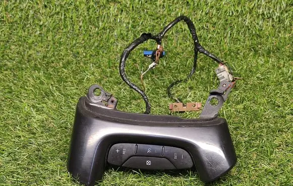 Steering wheel buttons/switches