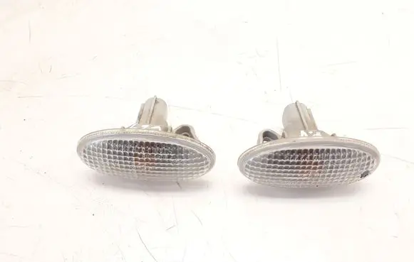 Mazda 2 Front fender indicator light