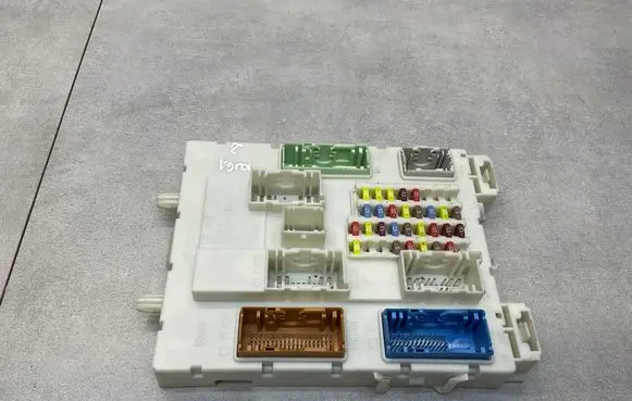 Ford Kuga II Fuse module DV6T14A073FK