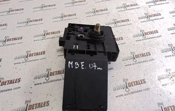 Mercedes-Benz E W211 Fuse module 2119820402