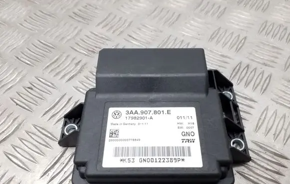 Volkswagen PASSAT B7 Hand brake control module 3AA907801E
