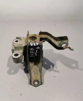 Toyota Yaris Engine mount bracket