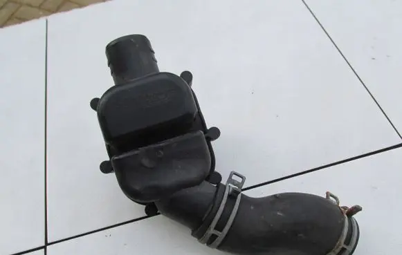 Ford Focus Intake resonator 9P437