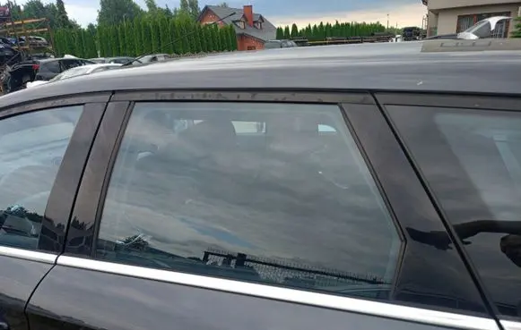 Ford Mondeo MK I Sliding door window/glass 