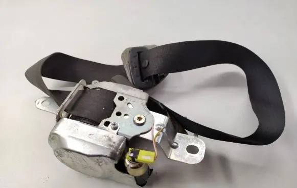 Nissan Pathfinder R51 Front seatbelt