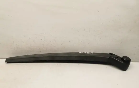 Rear wiper blade arm