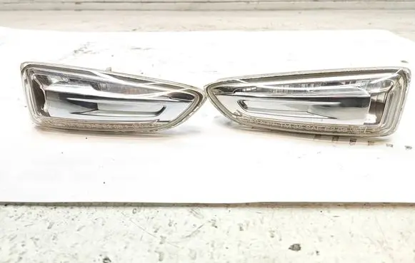 Opel Zafira C Front fender indicator light 13491088 13491089