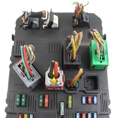 Peugeot 206 Fuse module 9653667680 S118085220E BSIE0200