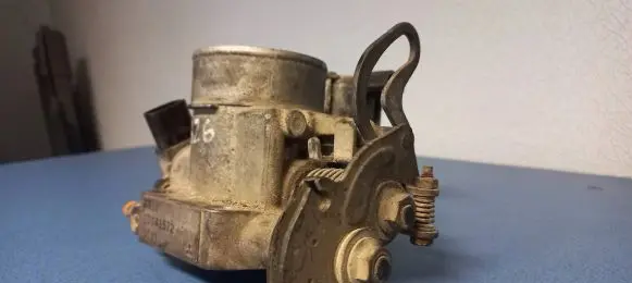 Mazda 626 Throttle valve E0T41572