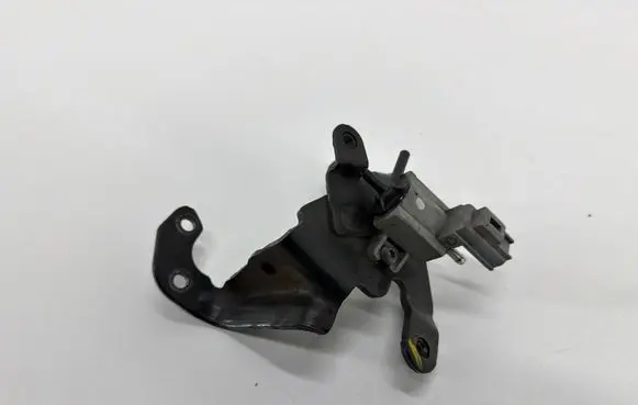 Jaguar XF X250 Turbo solenoid valve 70121100