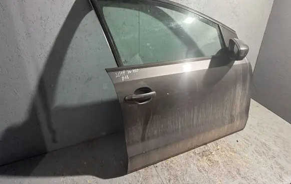 Volkswagen Polo V 6R Front door 
