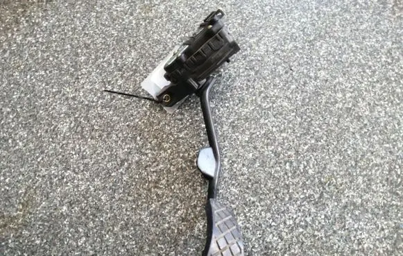 Audi A6 S6 C5 4B Accelerator throttle pedal 8D2721523B