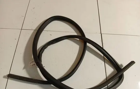 Mitsubishi Outlander Rubber seal front coupe door 