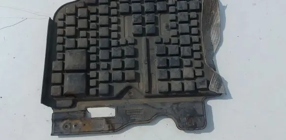 Jeep Grand Cherokee Engine splash shield/under tray 68037064