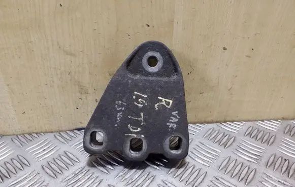 Volkswagen Transporter - Caravelle T5 Engine mounting bracket