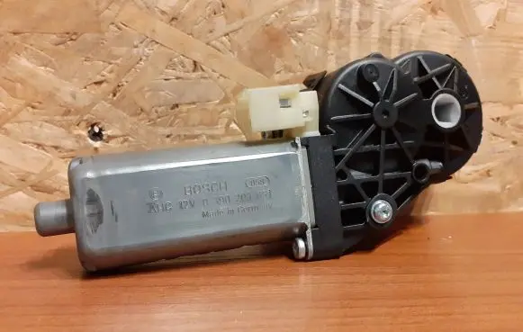 Mercedes-Benz E A207 Seat adjustment motor 1545 0390203651