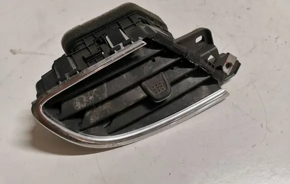Buick Encore I Dashboard side air vent grill/cover trim 42570817