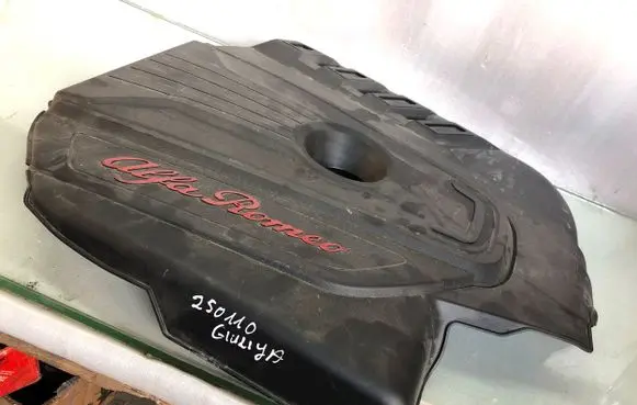 Alfa Romeo Giulia Engine cover (trim)