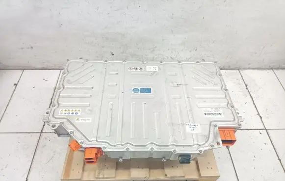 Land Rover Defender Hybrid / electric car battery L8B210B759AD LR163638