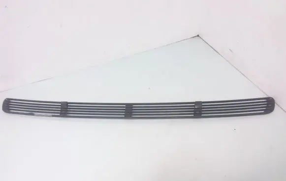 BMW 7 E38 Bonnet/hood grill 8203887
