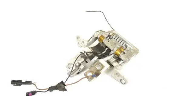 Audi A3 S3 8V Tailgate/trunk/boot hinge 7061383