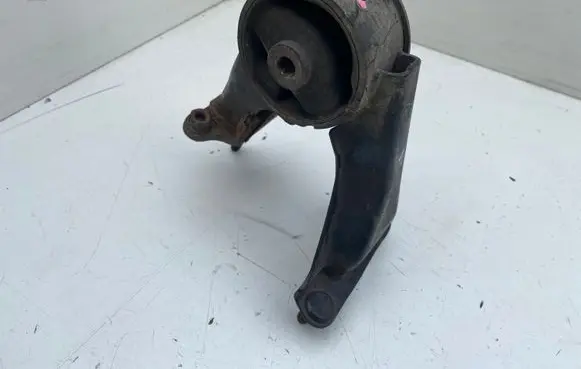 Toyota Avensis T250 Engine mount bracket