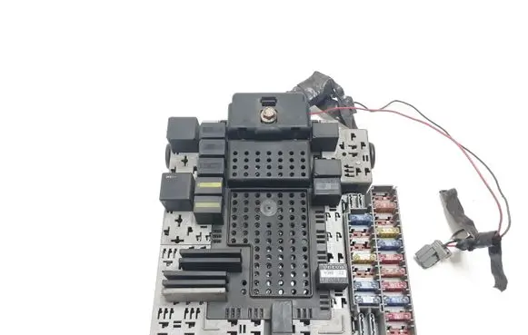 Volvo XC90 Fuse module 08679899