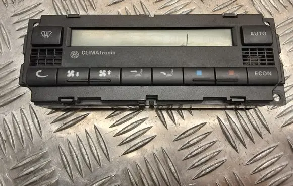 Volkswagen PASSAT B5.5 Climate control unit 5HB008139