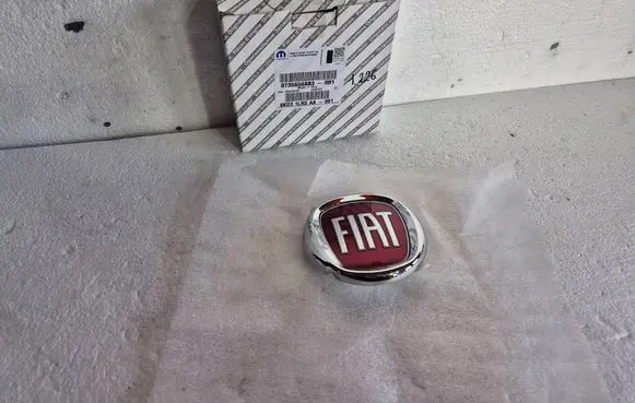 Fiat 500X Manufacturers badge/model letters 735656883 6KD31LRSAA