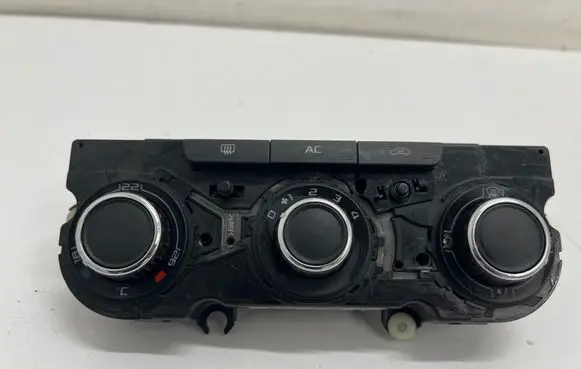 Skoda Octavia Mk2 (1Z) Climate control unit 3T0820047M