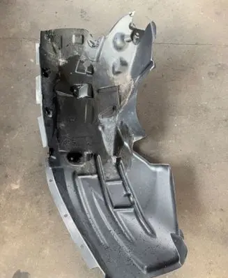 Front wheel arch liner splash guards