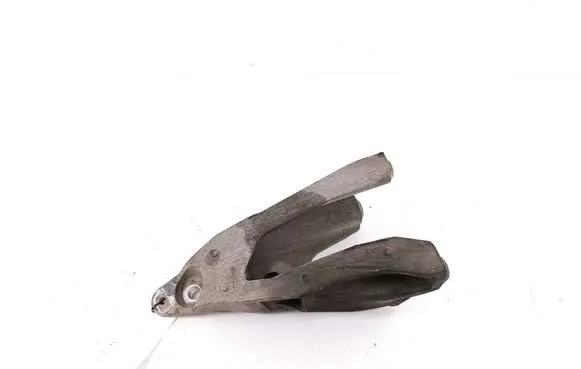 Volkswagen Transporter - Caravelle T5 Engine mounting bracket 7E0199370