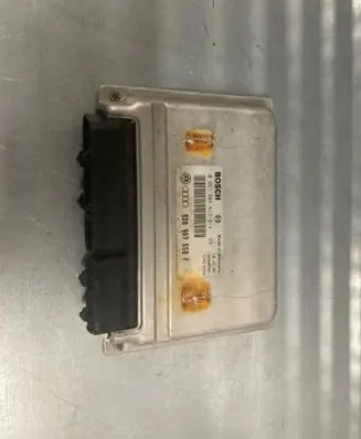 Volkswagen PASSAT B5.5 Engine control unit/module 0261204613 8D0907558F 26SA0000