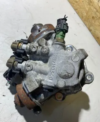 Volvo XC70 Fuel injection high pressure pump 31272896 0445010618