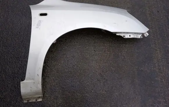 KIA Carens II Fender