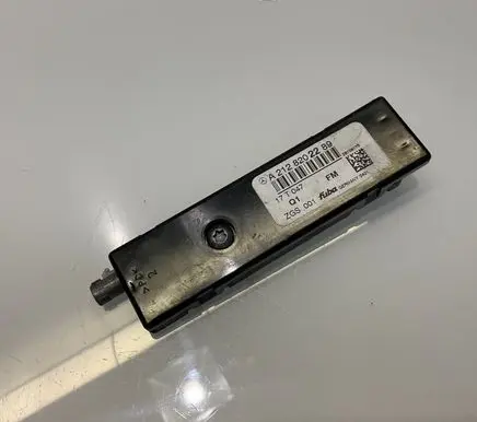 Mercedes-Benz E W212 Aerial antenna amplifier A2128202289 17T047 ZGS001