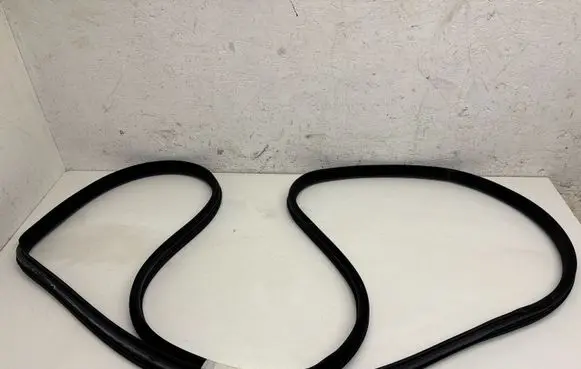 Volvo XC90 Front door rubber seal 