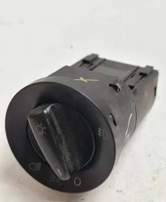 Volkswagen Golf IV Light switch 1C0941531