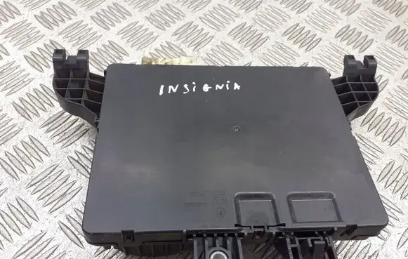Opel Insignia A High voltage junction box 13277318