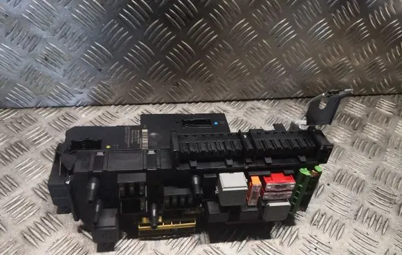 Mercedes-Benz C W204 Fuse box set 2049060305 A2049060305