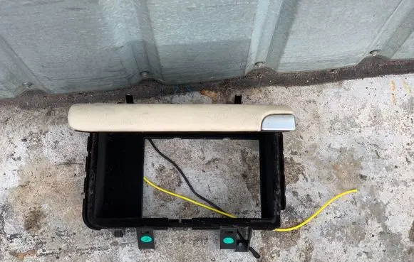 Glove box