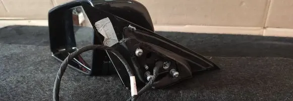 Front door electric wing mirror